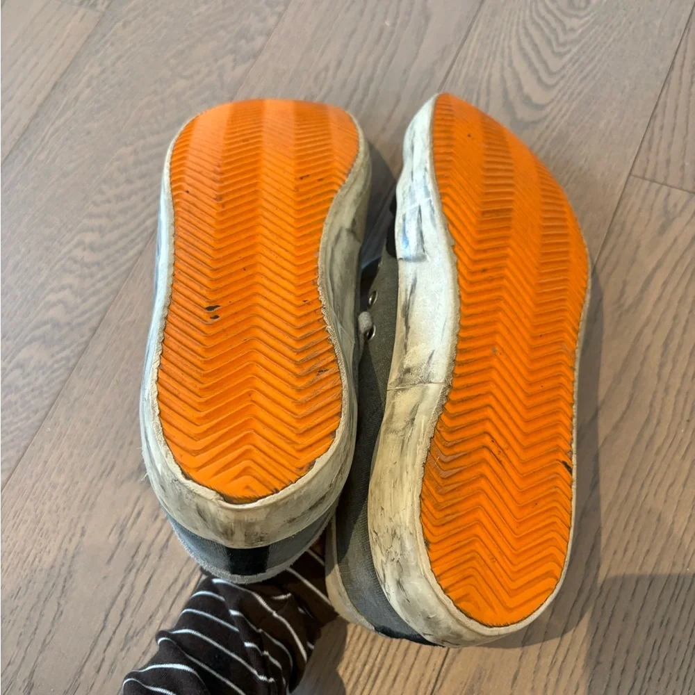 Golden Goose Gray and Black Star Sneakers - Picture 6 of 7
